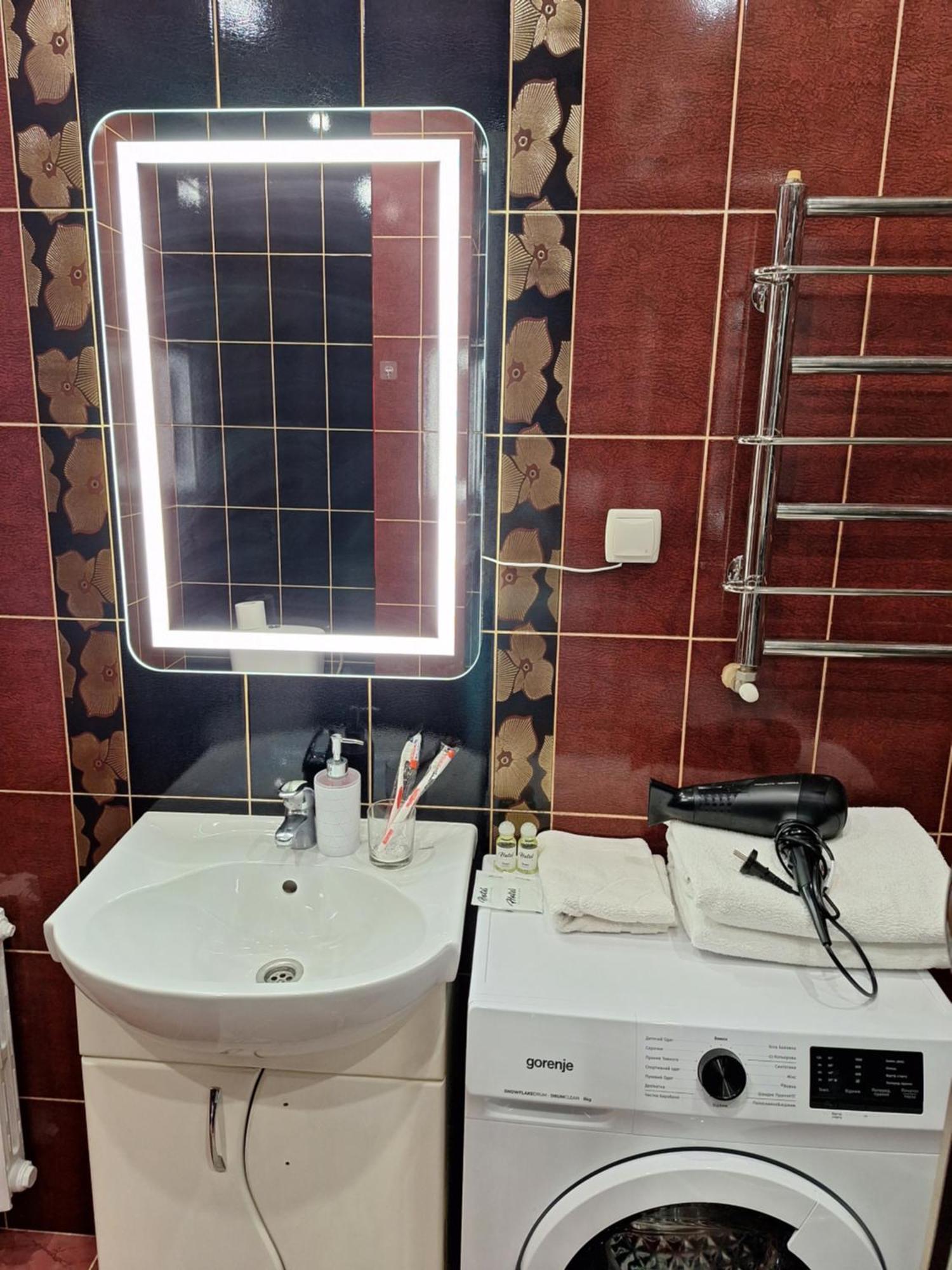 Однокімна Квартира Біля Каштанової Алеї У Центрі Полтави Мережа Alexapartments Документи Для Відряджень Безконтатне Заселення 24-7 โปลตาวา ภายนอก รูปภาพ